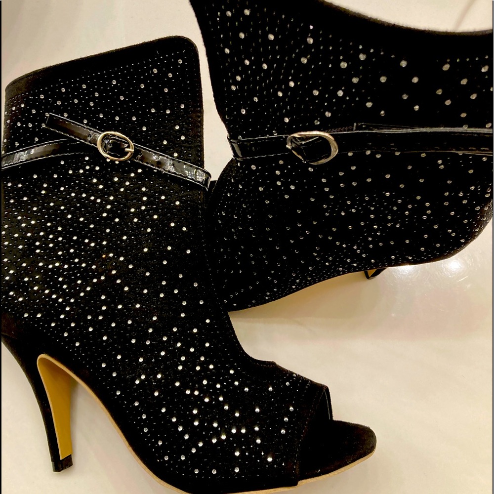 Ladies peep toe boots